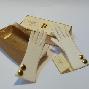 Dollhouse gloves with box Miniature 1:12 cream