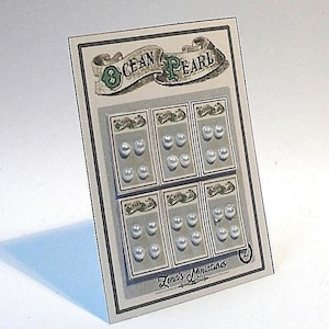 Poppenhuis "Ocean Pearl" knopstandaard vintage fournituren, display voor naaiwinkel