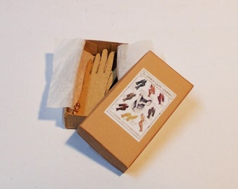 Dollhouse gloves with box Miniature 1:12