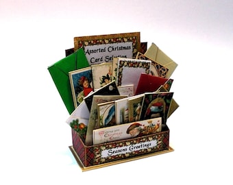 Espositore per biglietti di Natale in miniatura per casa delle bambole in scala 1/12
