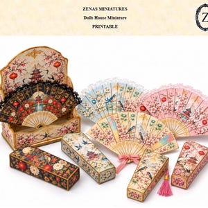 Può includere: Una collezione di ventagli pieghevoli in miniatura e scatole rettangolari con motivi floreali, di uccelli e pagode di ispirazione asiatica. Il set include un espositore, diversi ventagli aperti con bordo in pizzo e scatole con il testo ZENAS MINIATURES.