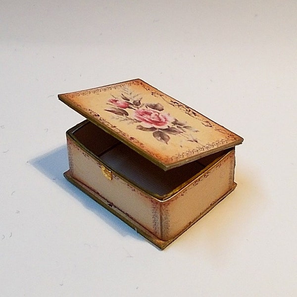 Dollhouse Classic sewing/keepsake/jewellery box 1/12 Miniature