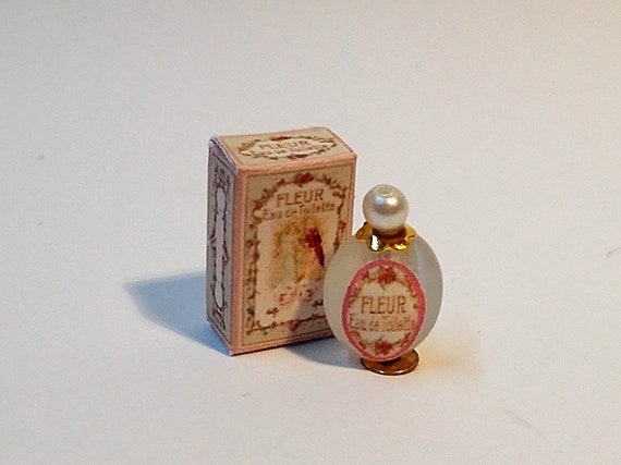 Dollhouse Perfume Bottle & Box Vintage Style 1:12 Miniature 