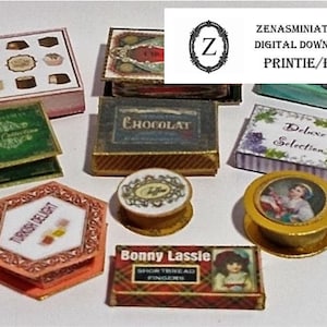 Può includere: Assortimento di scatole stampabili in miniatura con vari design, tra cui una scatola di cioccolatini, una scatola di delizie turche, una scatola di dita di pan di zenzero e una scatola di selezione di lusso. Le scatole sono decorate con dettagli intricati e motivi colorati.