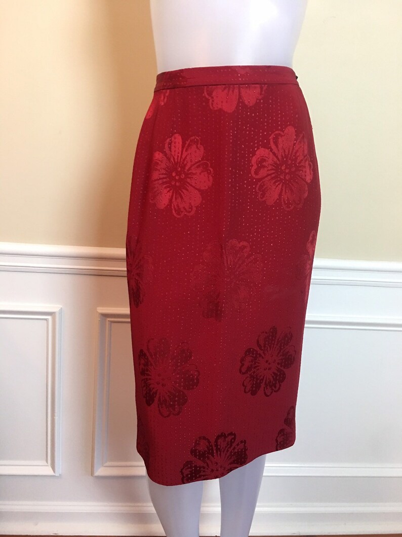 floral pencil skirt vs straight skirt