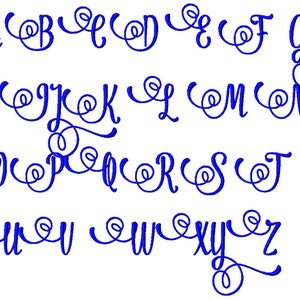 Op de afbeelding: Een blauw alfabet met een decoratief swirl-ontwerp. Elke letter heeft een uniek swirl-patroon.