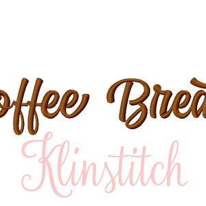 Könnte beinhalten: Brauner gestickter Text, der "Coffee Break" lautet, mit einem darunter liegenden rosa gestickten Text, der "Klinstitch" lautet.