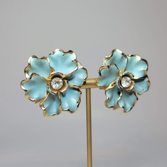 Enamele Light Blue Flower Clip On Earrings - image 4