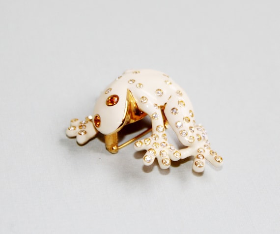 Joan Rivers White Enameled Frog Pin - image 3