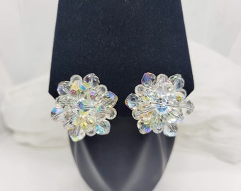 Pendientes de clip con botón y cuentas de cristal Aurora Borealis