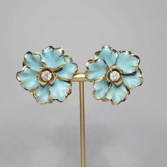 Enamele Light Blue Flower Clip On Earrings - image 1