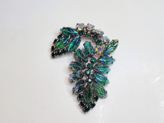 Green Molded Leaf Rhinestone Brooch - image 2