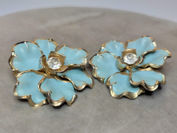 Enamele Light Blue Flower Clip On Earrings - image 5