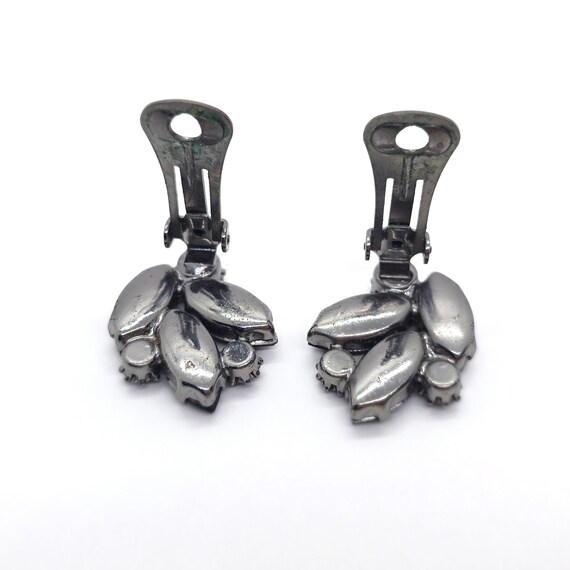 2323 / BOUCLES D'OREILLE CLIPS STRASS ET METAL DORE