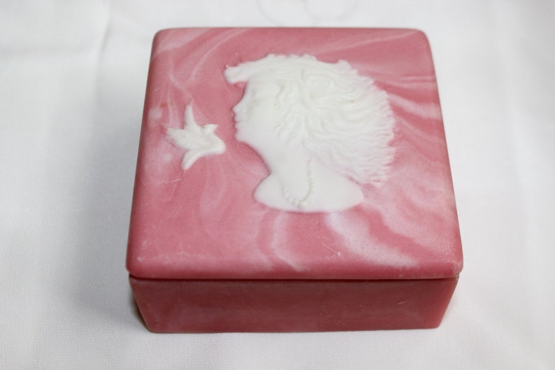 Vintag Pink Incoley Jewelry Box