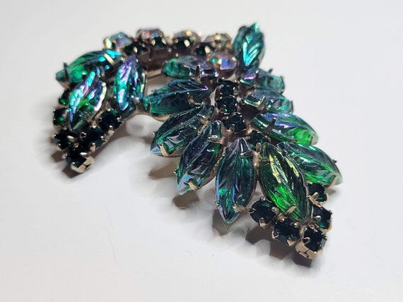 Green Molded Leaf Rhinestone Brooch - image 3