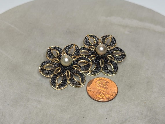 Coro Filigree and Pearl Flower Clip On Earrings - image 4