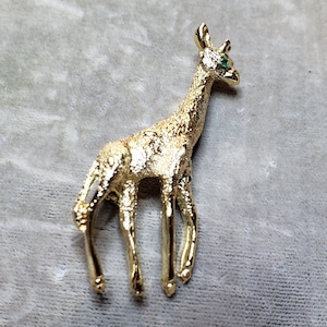 Gerry&#39;s Gold Tone Giraffe Pin