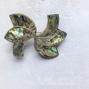 Inlaid Abalone Pin Wheel Stickpin