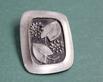 R. Tennesmed Pewter Water Lily Pin