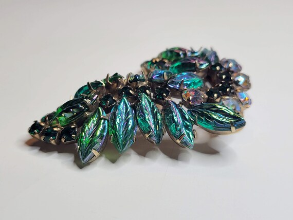 Green Molded Leaf Rhinestone Brooch - image 4