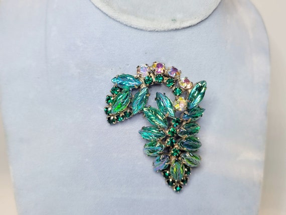 Green Molded Leaf Rhinestone Brooch - image 1