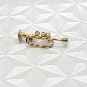 Vintage Small Faux Pearl Trumpet Pin