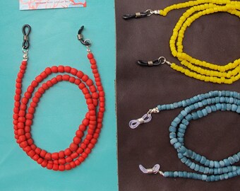 Brilketting van gerecycled glas: milieuvriendelijke sieraden