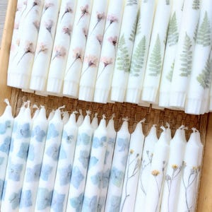 PRESSED WILDFLOWER CANDLE taps toelopend, handgemaakt, echte gedroogde geperste bloemen, varens, eenzijdige echte bloemenkandelaar, hygge, cottage core, boho afbeelding 1