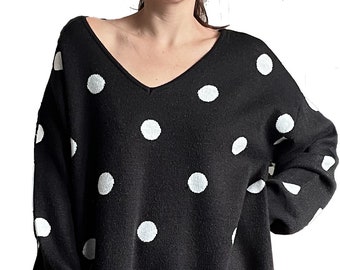 Oversize black comfy v-neck dress with white dots and long sleeves. Perfect winter sweater-dress