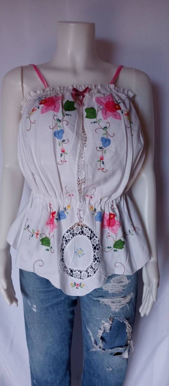 Vintage 1970s tablecloth white blouse applique pi… - image 3