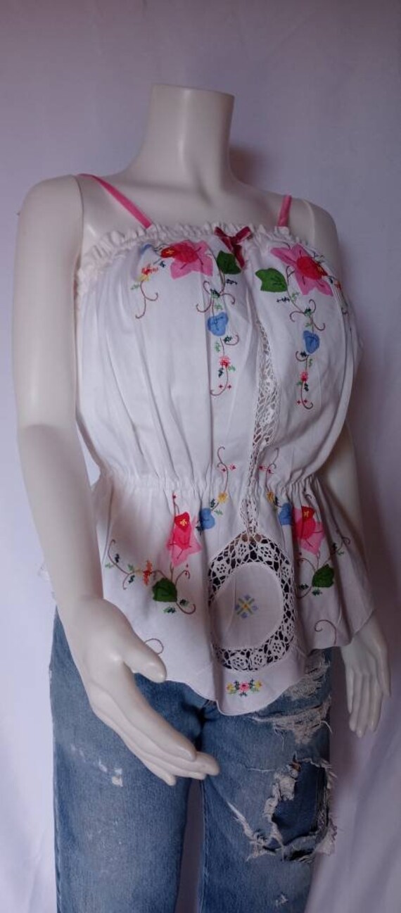Vintage 1970s tablecloth white blouse applique pi… - image 9