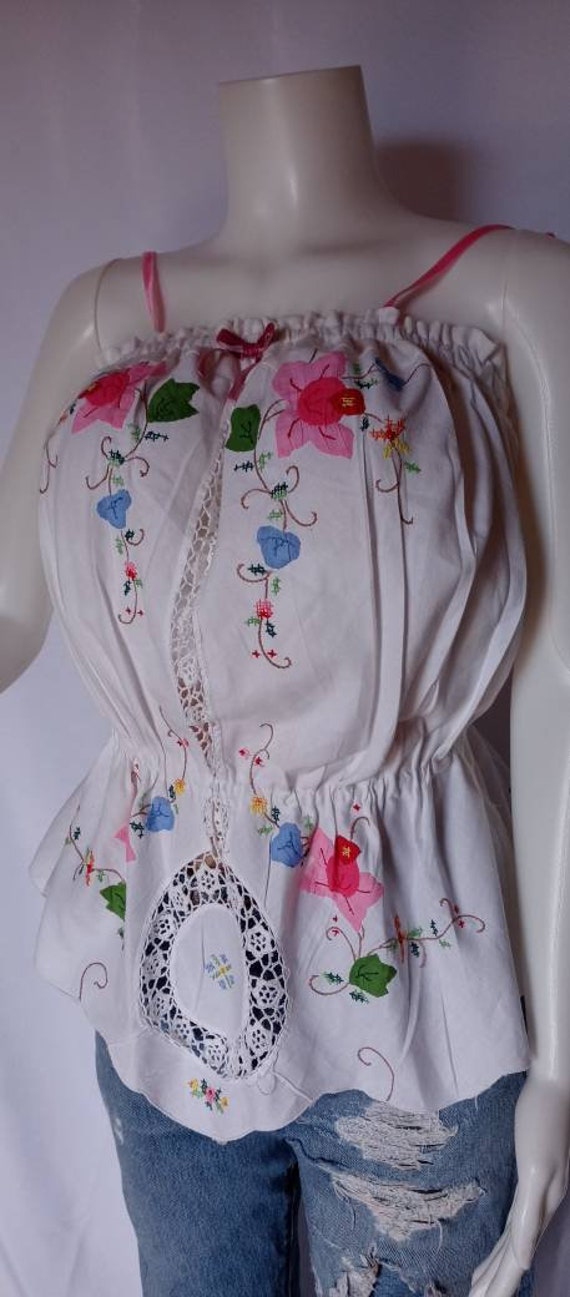 Vintage 1970s tablecloth white blouse applique pi… - image 2