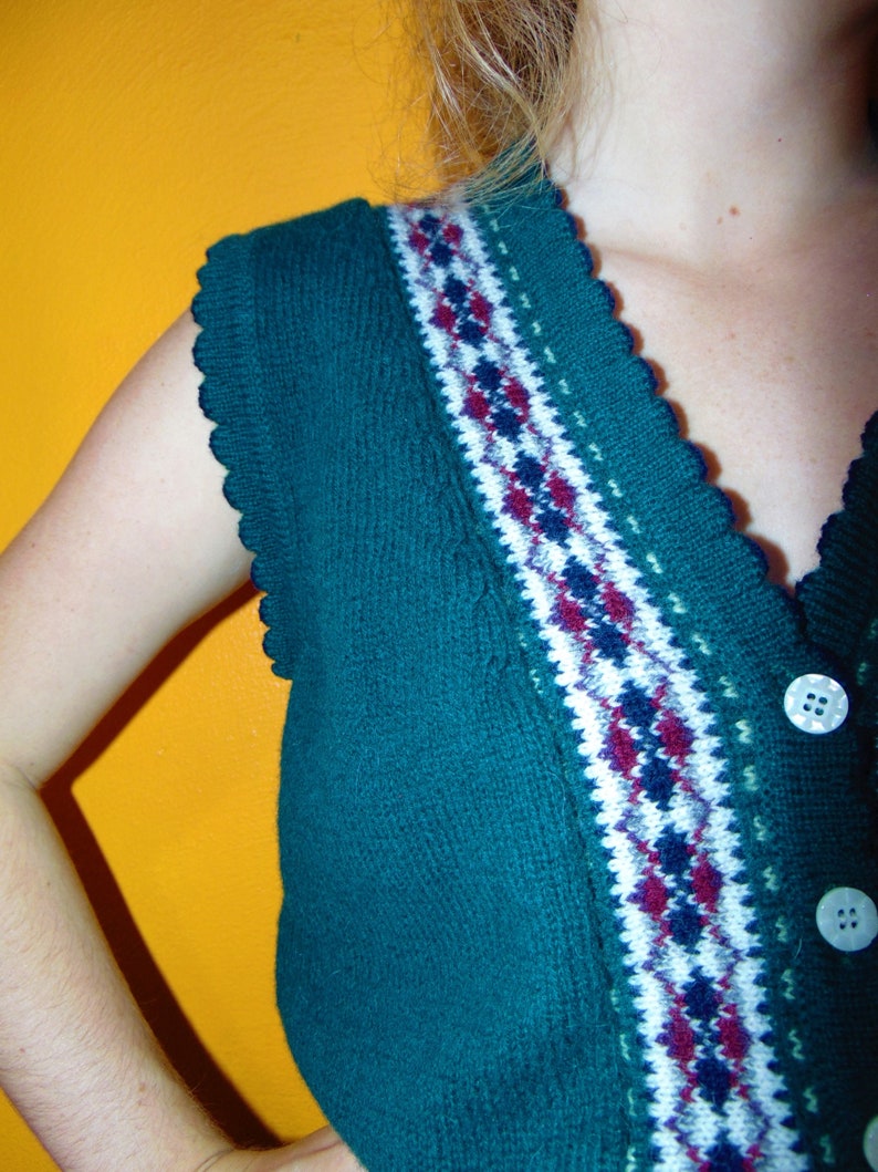 Vintage 1970s 80s green sweater 100/% wool knit sweater vest top mod hipster boho
