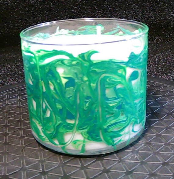 16oz Soy Candle Vanilla Scented. Beautiful handmade, with colorful acrylic design