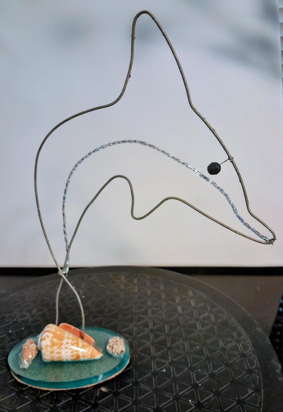 Seashells with acrylic base and wire, Dolphin table decoration