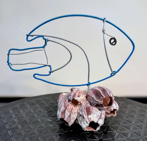 Purple coral with shell base and wire French angel fish original table decoration