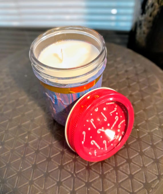 8oz Soy Candle Vanilla Scented / Handmade with Christmas Lid