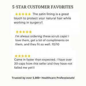 Op de afbeelding: Een grafische weergave met de titel 5-STAR CUSTOMER FAVORITES met drie vijfsterrenrecensies over met satijn gevoerde operatiemutsen. De tekst bevat getuigenissen van zorgprofessionals en eindigt met de zin Trusted by over 5,000+ Healthcare Professionals!