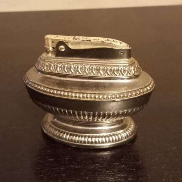 Vintage Ronson "Queen Anne" Silver-plated Table Top Lighter