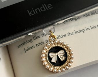Bows & Pearls Kindle charm, USB-C dust plug, Kindle decor, e-reader charm, bookish gift, gift for her, phone charm, Kindle Paperwhite