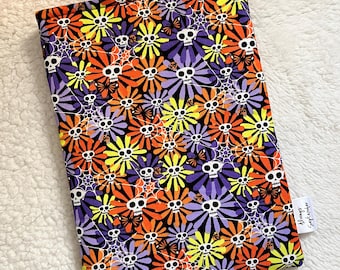 Gruselige Totenkopf Blumen Sleeve/iPad/Tablet/Kindle Cover