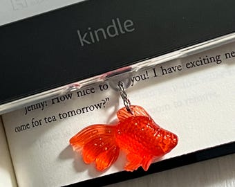 Glitter Goldfish Kindle charm, USB-C dust plug, Kindle decor, e-reader charm, bookish gift, gift for her, phone charm, Kindle Paperwhite
