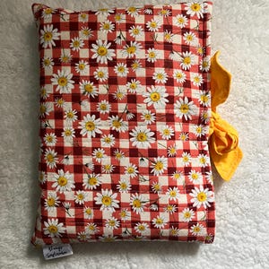 Checkered Daisies Quilted Bookish Sleeve with Bow Closure / iPad / Tablet / Kindle / Bible Cover