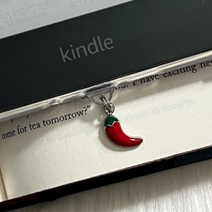 Spicy Pepper Kindle charm, USB-C dust plug, Kindle decor, e-reader charm, bookish gift, gift for her, phone charm, Kindle Paperwhite