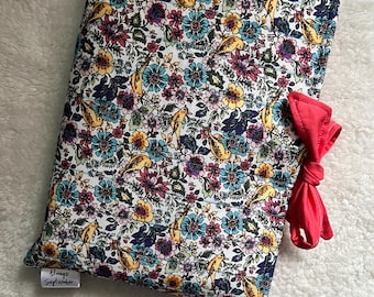 Capa acolchoada para livros Birds & Flowers com fecho de laço / Kindle / Tablet / iPad / Capa para Bíblia