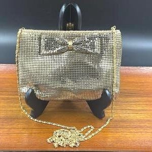 Vintage Gold Mesh Clutch or Crossbody, Bow Accent, Long Gold Chain Removable, 1970s Fashion, Whiting & Davis Style, In Excellent Condition