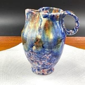 Vintage italienische Keramik-Sahnekännchen mit Splatter-Glasur, gekennzeichnet mit Italien 1598 am Boden, Verwendung als Knospe-Vase oder Ahornsirup oder Milch