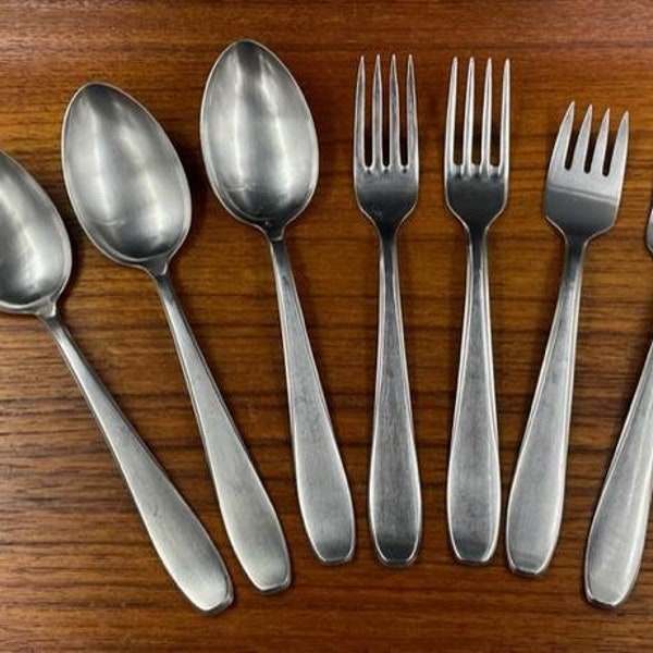 Mid Century Modern German Stainless Steel Flatware, Replacement Pieces, 3 Soup Spoons, 2 Dinner Forks and 2 Dessert Forks, 1960s to 1970s