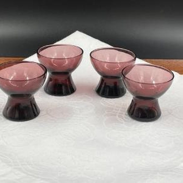 Vintage set of 4 Cambridge Amethyst Glass Cordials or Shot Glasses, Art Deco Style, 1930s